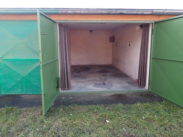 Pronájem prostor garáž 18 m², U Zvoničky, Hradec Králové-Pražské Předměstí